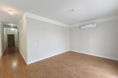 Casa para alugar com 268m², 3 quartos e 4 vagas Casa para alugar com 268m², 3 quartos e 4 vagasSala de TV