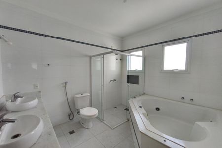 Casa para alugar com 268m², 3 quartos e 4 vagas Casa para alugar com 268m², 3 quartos e 4 vagasBanheiro Suíte
