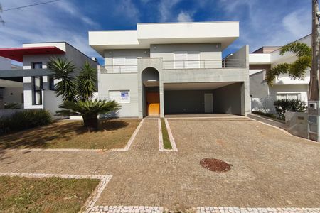 Casa para alugar com 268m², 3 quartos e 4 vagas Casa para alugar com 268m², 3 quartos e 4 vagasFachada