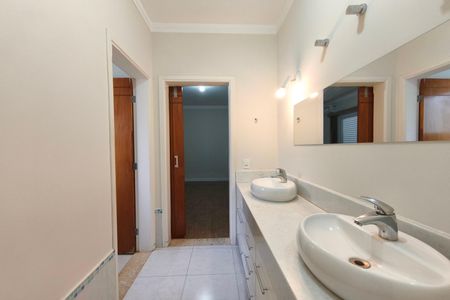Casa para alugar com 268m², 3 quartos e 4 vagas Casa para alugar com 268m², 3 quartos e 4 vagasBanheiro Suíte 2 e 3