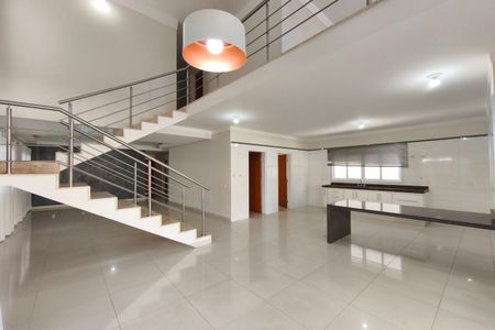 Casa para alugar com 268m², 3 quartos e 4 vagas Casa para alugar com 268m², 3 quartos e 4 vagasSala