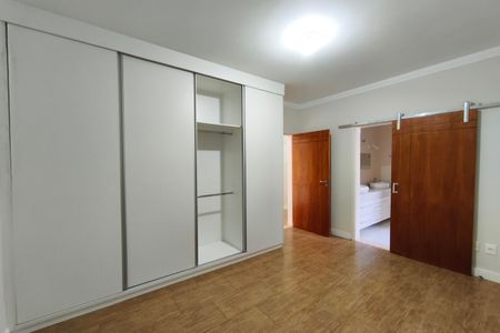Casa para alugar com 268m², 3 quartos e 4 vagas Casa para alugar com 268m², 3 quartos e 4 vagasQuarto Suíte 2