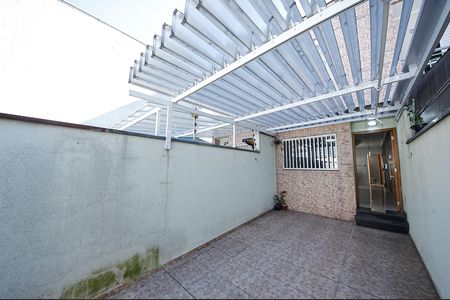 Garagem de casa à venda com 2 quartos, 105m² em Vila Lucia, São Paulo