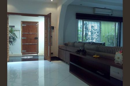 Casa à venda com 245m², 3 quartos e 3 vagas