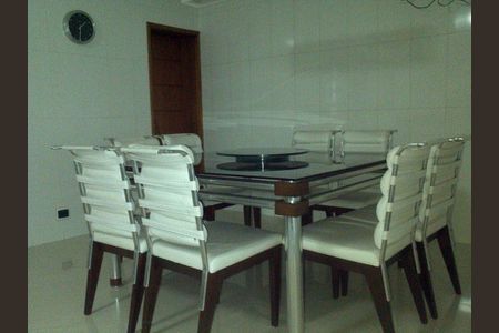 Casa à venda com 245m², 3 quartos e 3 vagas