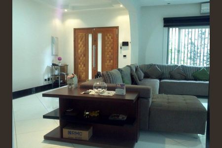 Casa à venda com 245m², 3 quartos e 3 vagas