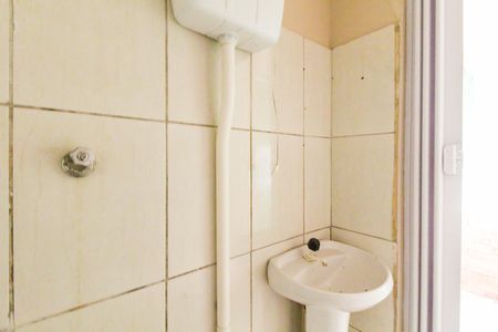 Apartamento para alugar com 70m², 2 quartos e 1 vaga Apartamento para alugar com 70m², 2 quartos e 1 vagaBanheiro social