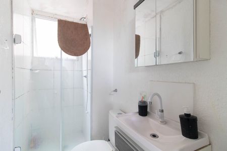Banheiro de apartamento à venda com 2 quartos, 41m² em Cavalhada, Porto Alegre