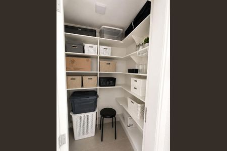 Apartamento à venda com 76m², 3 quartos e 2 vagas Apartamento à venda com 76m², 3 quartos e 2 vagasDepósito
