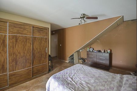 Casa à venda com 300m², 5 quartos e 2 vagas Casa à venda com 300m², 5 quartos e 2 vagasQuarto Suíte