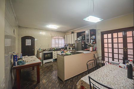 Casa à venda com 300m², 5 quartos e 2 vagas Casa à venda com 300m², 5 quartos e 2 vagasCozinha