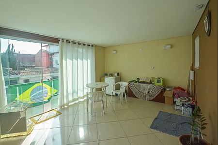 Casa à venda com 300m², 5 quartos e 2 vagas Casa à venda com 300m², 5 quartos e 2 vagasSacada
