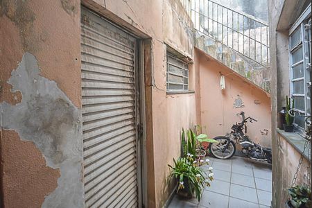 Casa à venda com 300m², 5 quartos e 2 vagas Casa à venda com 300m², 5 quartos e 2 vagasQuarto de Serviço
