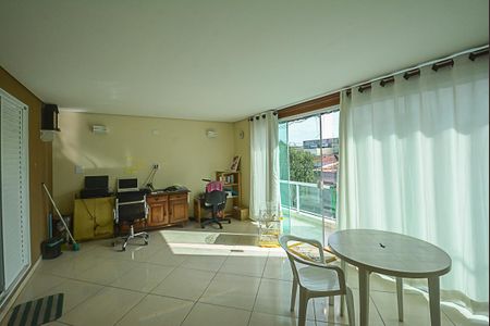 Casa à venda com 300m², 5 quartos e 2 vagas Casa à venda com 300m², 5 quartos e 2 vagasSacada