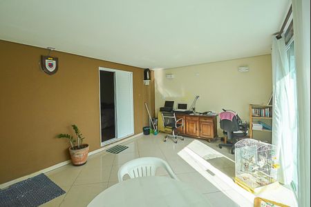 Casa à venda com 300m², 5 quartos e 2 vagas Casa à venda com 300m², 5 quartos e 2 vagasSacada