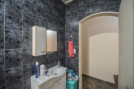 Casa à venda com 300m², 5 quartos e 2 vagas Casa à venda com 300m², 5 quartos e 2 vagasBanheiro