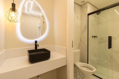 Banheiro de apartamento para alugar com 2 quartos, 55m² em Vila das Bandeiras, Guarulhos