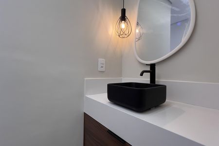 Banheiro de apartamento para alugar com 2 quartos, 55m² em Vila das Bandeiras, Guarulhos