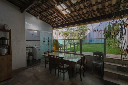 Casa à venda com 2 quartos, 180m² em Parque Xangri-lá, Contagem