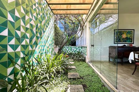 Casa à venda com 1000m², 3 quartos e 2 vagas