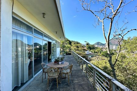 Casa à venda com 1000m², 3 quartos e 2 vagas