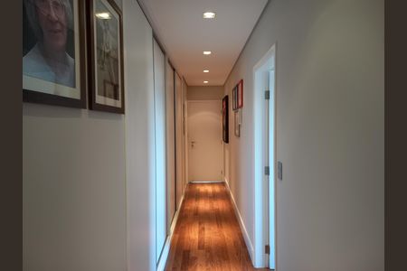 Corredor Quartos de apartamento à venda com 3 quartos, 257m² em Higienópolis, São Paulo