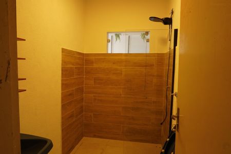 Casa para alugar com 90m², 1 quarto e 2 vagasBanheiro 1