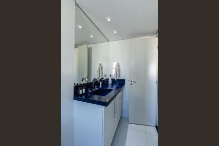Apartamento à venda com 131m², 3 quartos e 2 vagas Apartamento à venda com 131m², 3 quartos e 2 vagasBanheiro da Suíte 2