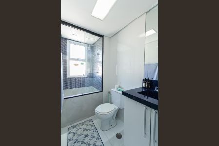 Apartamento à venda com 131m², 3 quartos e 2 vagas Apartamento à venda com 131m², 3 quartos e 2 vagasBanheiro da Suíte 2