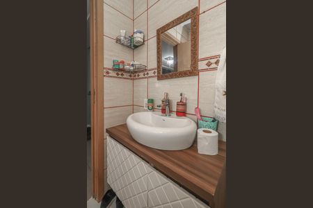Casa à venda com 60m², 2 quartos e 1 vaga Casa à venda com 60m², 2 quartos e 1 vagaBanheiro