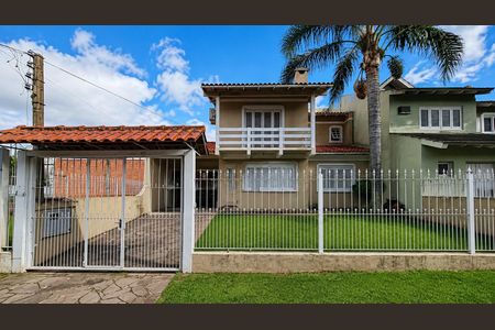 Casa para alugar com 340m², 5 quartos e 3 vagas Casa para alugar com 340m², 5 quartos e 3 vagasFachada