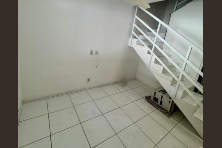 Sala de casa de condomínio para alugar com 2 quartos, 70m² em Vista Alegre, São Gonçalo