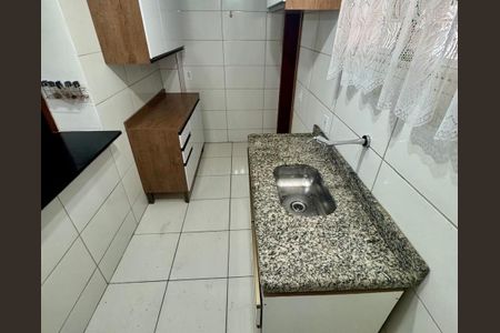 Cozinha de casa de condomínio para alugar com 2 quartos, 70m² em Vista Alegre, São Gonçalo