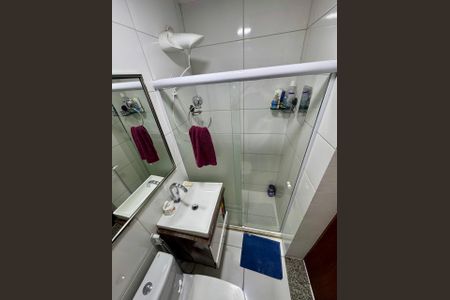 Banheiro de casa de condomínio para alugar com 2 quartos, 70m² em Vista Alegre, São Gonçalo