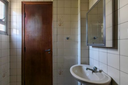 Apartamento para alugar com 240m², 3 quartos e 1 vaga Apartamento para alugar com 240m², 3 quartos e 1 vagaBanheiro da Suíte 1
