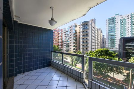 Apartamento para alugar com 240m², 3 quartos e 1 vaga Apartamento para alugar com 240m², 3 quartos e 1 vagaSacada