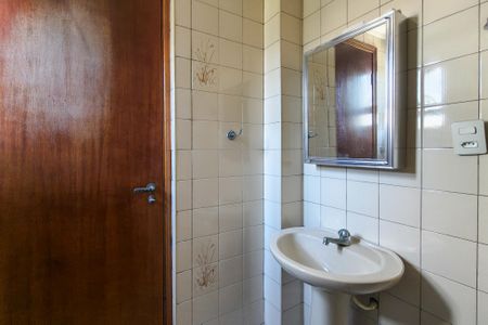 Apartamento para alugar com 240m², 3 quartos e 1 vaga Apartamento para alugar com 240m², 3 quartos e 1 vagaBanheiro da Suíte 1