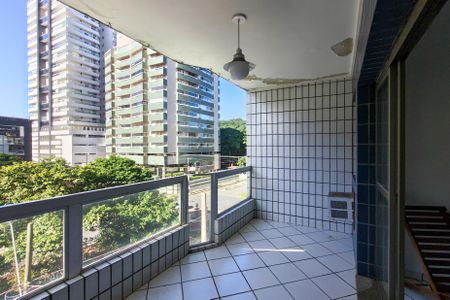 Apartamento para alugar com 240m², 3 quartos e 1 vaga Apartamento para alugar com 240m², 3 quartos e 1 vagaSacada
