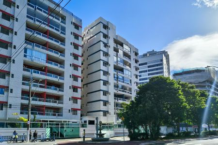 Apartamento para alugar com 240m², 3 quartos e 1 vaga Apartamento para alugar com 240m², 3 quartos e 1 vagaFachada