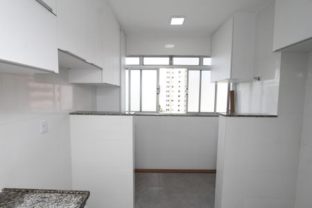 Cozinha de apartamento para alugar com 3 quartos, 83m² em Buritis, Belo Horizonte