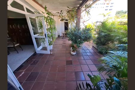 Apartamento à venda com 160m², 2 quartos e 1 vaga Apartamento à venda com 160m², 2 quartos e 1 vagaVaranda