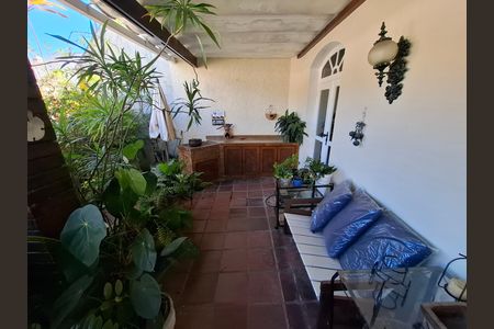Apartamento à venda com 160m², 2 quartos e 1 vaga Apartamento à venda com 160m², 2 quartos e 1 vagaVaranda