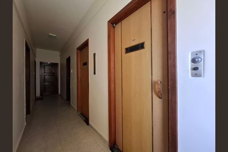 Corredor do prédio de apartamento à venda com 2 quartos, 160m² em Laranjeiras, Rio de Janeiro