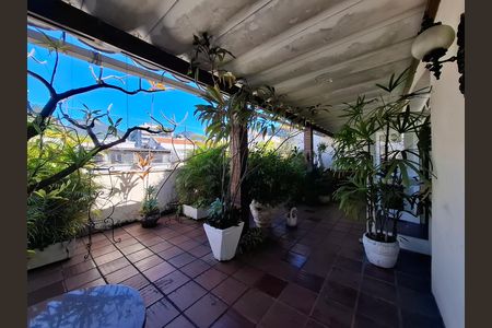 Apartamento à venda com 160m², 2 quartos e 1 vaga Apartamento à venda com 160m², 2 quartos e 1 vagaVaranda