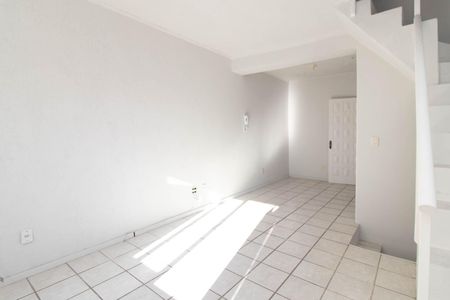 Sala de casa de condomínio para alugar com 2 quartos, 150m² em Nonoai, Porto Alegre