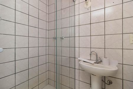 Banheiro de casa de condomínio para alugar com 2 quartos, 150m² em Nonoai, Porto Alegre