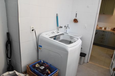 Apartamento à venda com 96m², 3 quartos e 2 vagas Apartamento à venda com 96m², 3 quartos e 2 vagasÁrea de Serviço