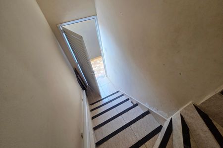 Casa de condomínio para alugar com 60m², 1 quarto e 1 vaga Casa de condomínio para alugar com 60m², 1 quarto e 1 vagaEscada
