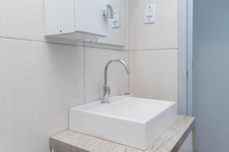 Banheiro de apartamento para alugar com 2 quartos, 63m² em Santo Antônio, Porto Alegre