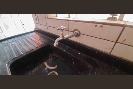 Casa para alugar com 60m², 2 quartos e sem vaga